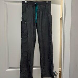 Figs Kade cargo scrub pants! Size small!
